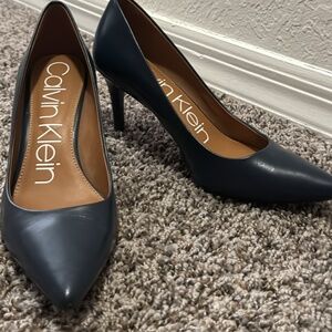 Calvin Klein Navy Blue Gayle Pumps - SIZE 7.5